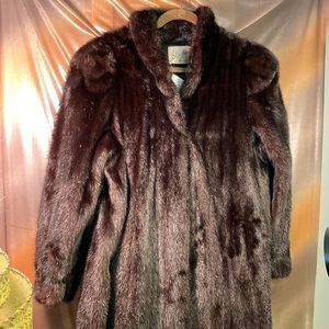 Vintage 1940’s faux chocolate‎ brown king fur coat. 44” chest. Bag b24